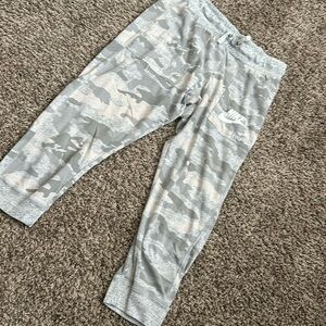 Nike Camp cropped pants- Camo S